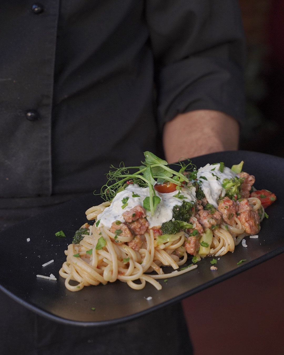 En pastarätt serveras på Italiana Vasagatan